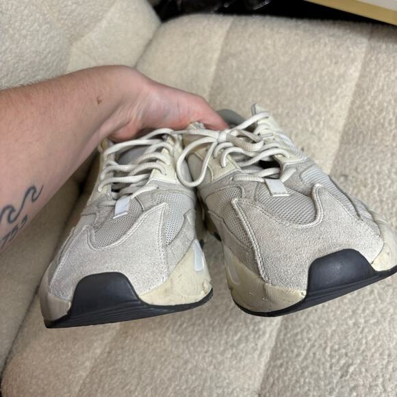 Adidas Yeezy Boost 700 in Salt - Picture 4 of 9